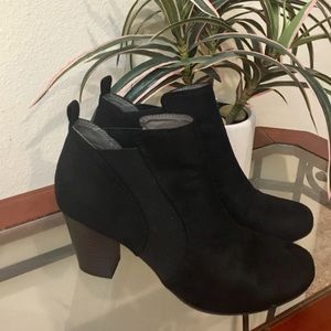 Sofft brand Black heel booties! Size 8